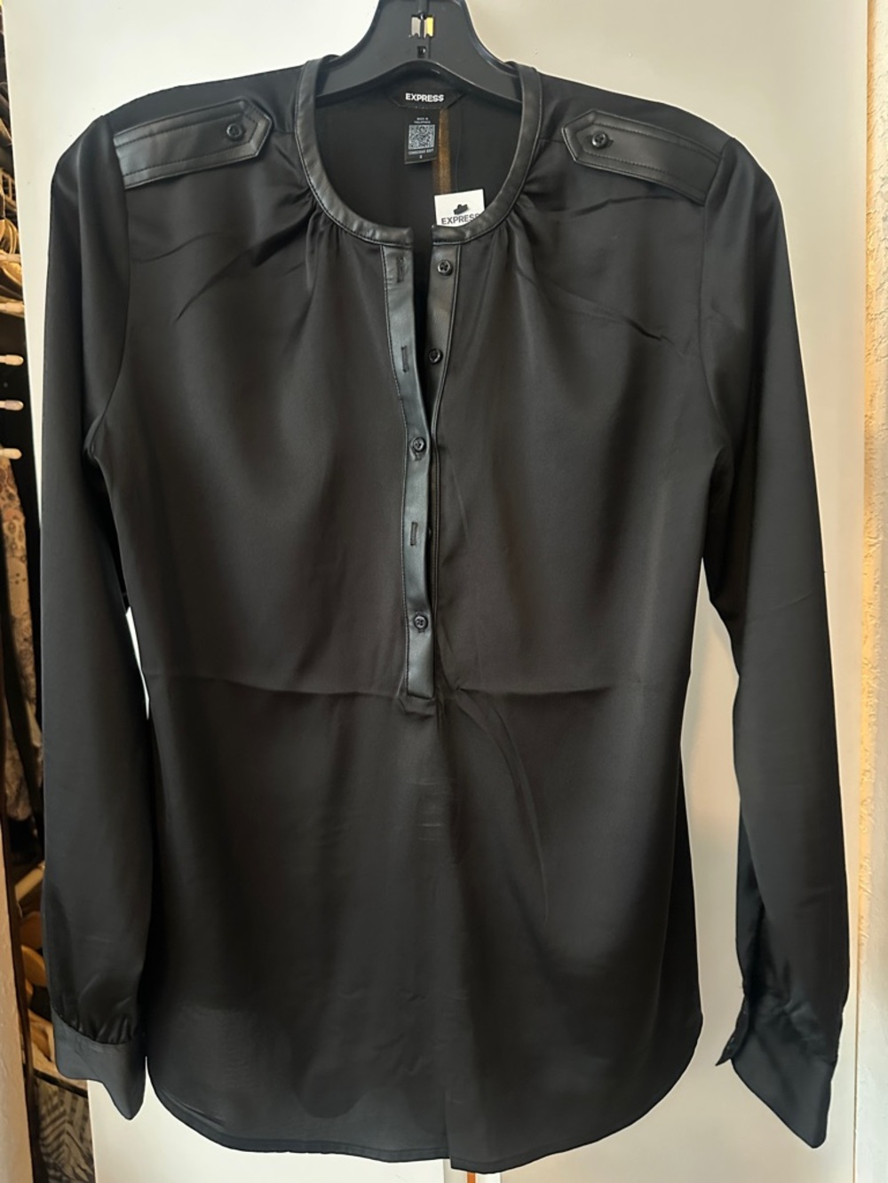 NWT Express Black Long-Sleeve Button-Front Blouse Faux-Leather Trim size Small